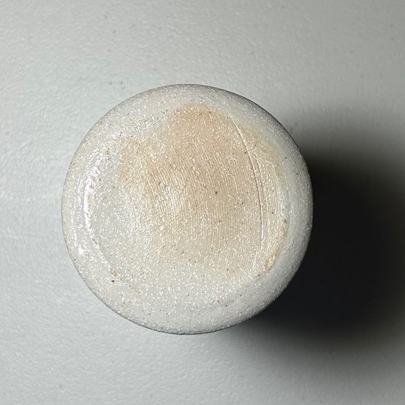 Salmon Falls Stoneware Blueberry Basket Crock Vase - Picture 5 of 8